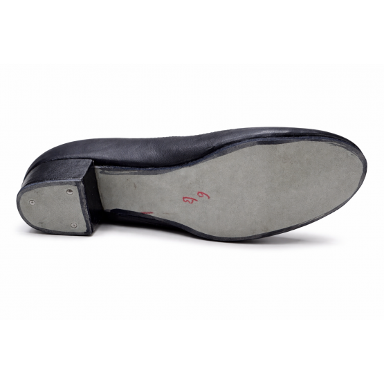 შავი ფეხსაცმელი