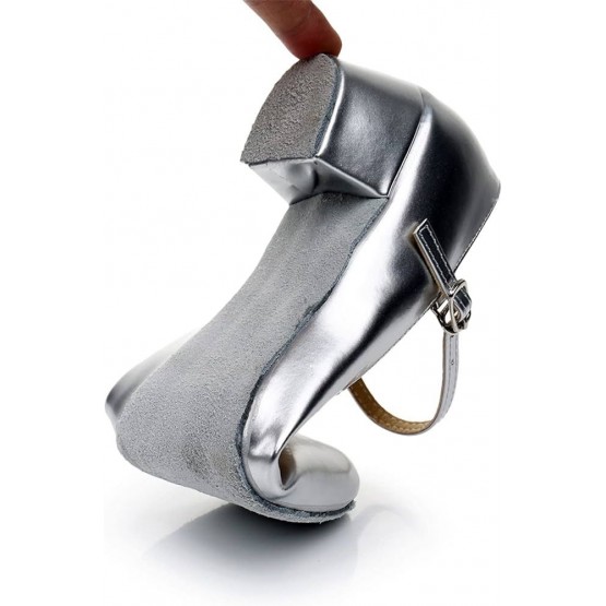 ვერცხლისფერი ფეხსაცმელი