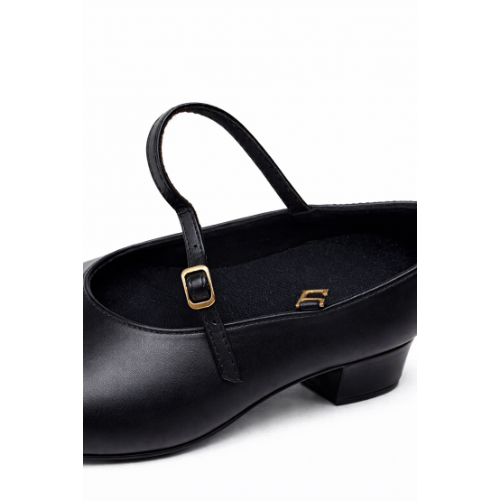 შავი ფეხსაცმელი